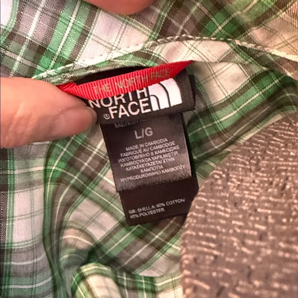 The North Face Green Plaid collared Men's Shirt front pockets short sleeve large